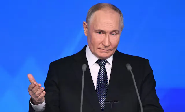 Путін стверджує, що європейські політики скоро стоятимуть біля ніг Трампа: Махатимуть хвостиком перед новим американським лідером
